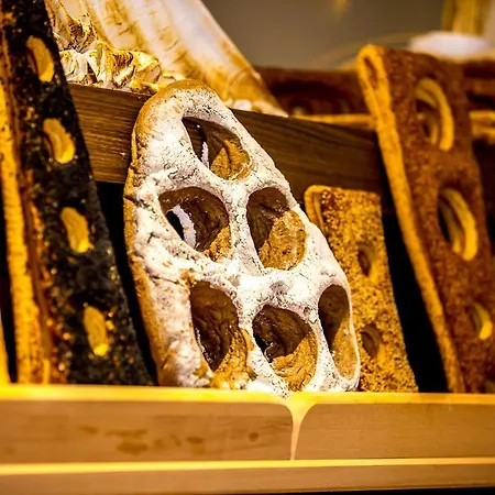 Julian Club Hotel 4*