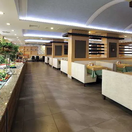 朱利安俱乐部酒店 马尔马里斯