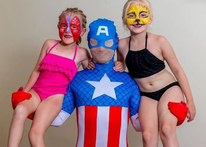 نادي جوليان 4*