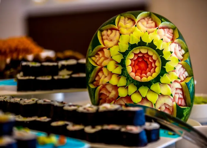 نادي جوليان 4*