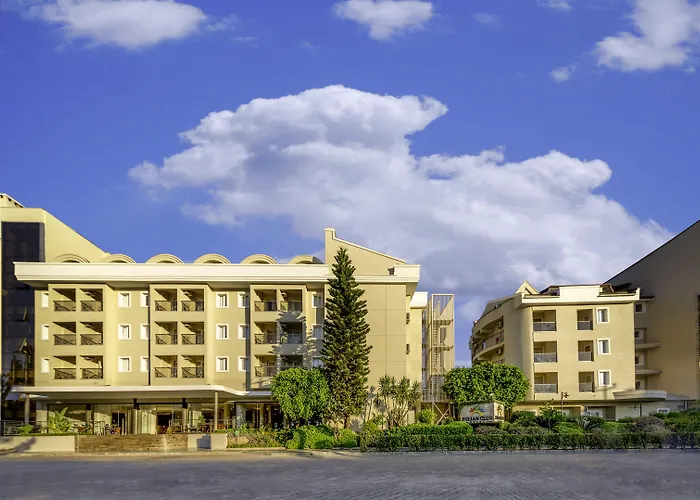 نادي جوليان 4*