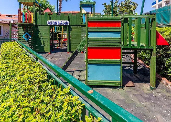 فندق نادي جوليان مرمريس