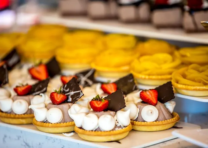 فندق نادي جوليان 4*