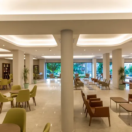 Julian Club Hotell 4*