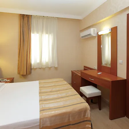 Julian Club Hotell 4*