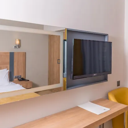 Julian Club Hotell