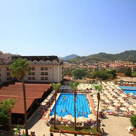 Julian Club Μαρμαρίς