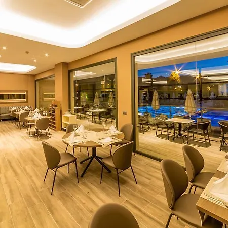 Julian Club Hotell