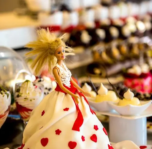 Julian Club Hotel 4*