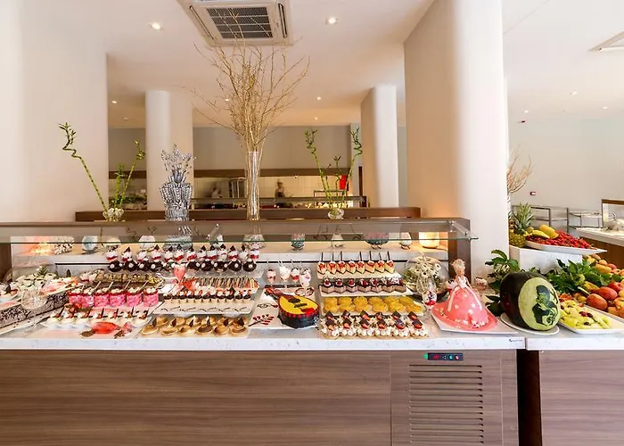 Julian Club Szálloda 4*