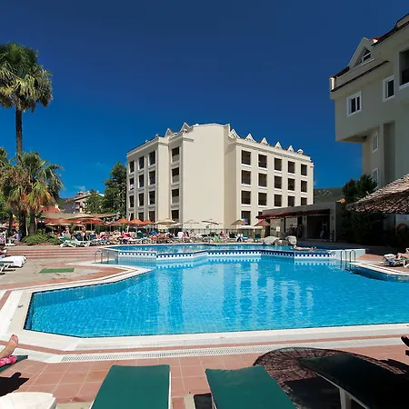 Julian Club Szálloda 4*